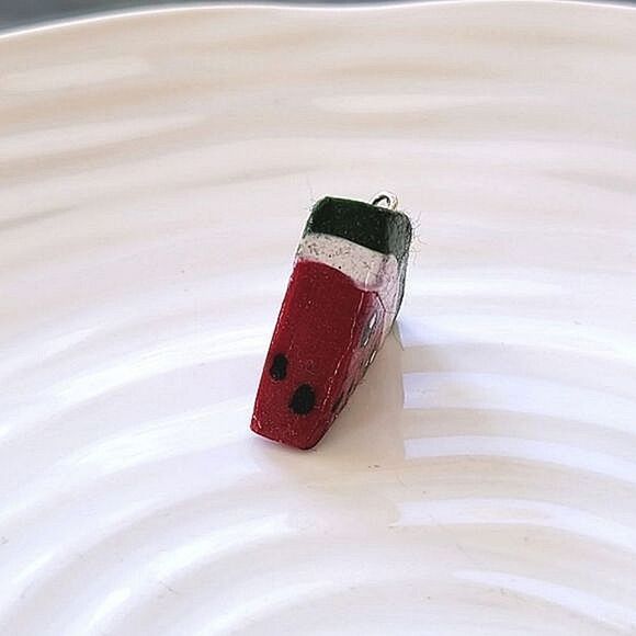 Little polymer watermelon charm - Picture 3 of 10